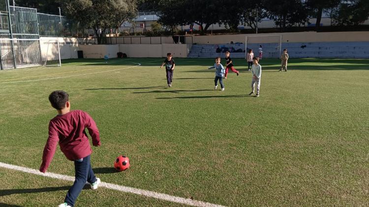 AES mini-sports : apprendre l’esprit d’équipe en jouant !